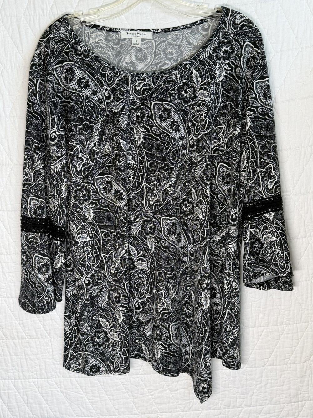 STUDIO WORKS Womens 1X Paisley Asymmetrical Bell Sleeve Crochet Black White Top